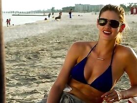 Дженна Б. Келли секси, Клэр Форлани секси – Ценный груз (2016)