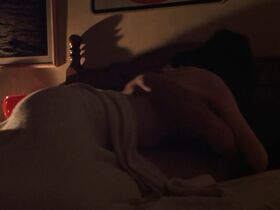 Зои Дешанель секси – Безумные похороны (2004) #2