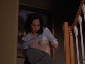 Зои Дешанель секси – Безумные похороны (2004) #5