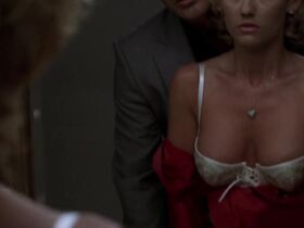 Келли Карлсон секси – Части тела s04e07 (2007) #2