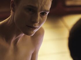 Аманда Коллин голая – Воспитанные волками s01e01 (2020) #12