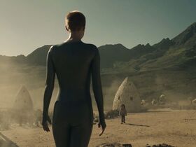 Аманда Коллин голая – Воспитанные волками s01e01 (2020) #32