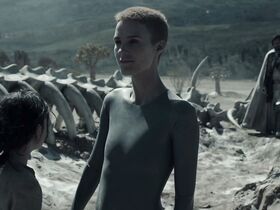 Аманда Коллин голая – Воспитанные волками s01e01 (2020) #33