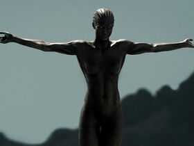 Аманда Коллин голая – Воспитанные волками s01e01 (2020) #36