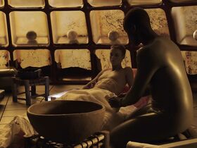 Аманда Коллин голая – Воспитанные волками s01e01 (2020) #8