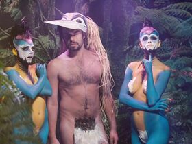 Мария Зырянова секси, Николь Лалиберт секси – Ужин с придурками (2010)