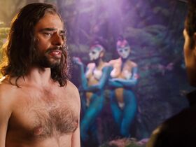 Мария Зырянова секси, Николь Лалиберт секси – Ужин с придурками (2010) #4