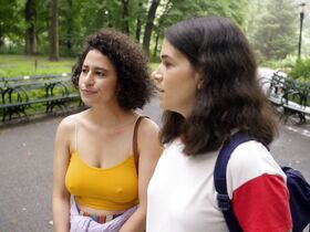 Илана Глейзер секси – Брод Сити s05e09 (2019) #4