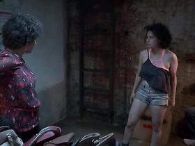 Илана Глейзер секси – Брод Сити s02e04 (2014) #5