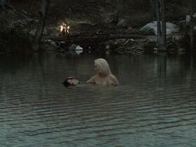 Барбара Ленни голая, Суси Санчес голая – Болезнь в воскресенье (2018) #8