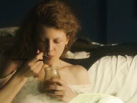 Каролина Грушка голая – Мария Кюри (2016) #11