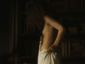 Каролина Грушка голая – Мария Кюри (2016) #5