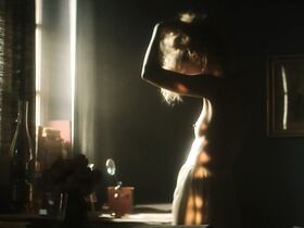 Каролина Грушка голая – Мария Кюри (2016) #7