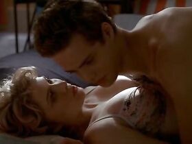 Сара Джонс секси – Большая любовь s01e10 (2006)