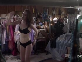 Мишель Докери секси – Хорошее поведение s02e05 (2017) #1