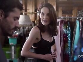 Мишель Докери секси – Хорошее поведение s02e05 (2017) #8