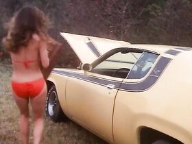 Кэтрин Бах секси – Придурки из Хаззарда s01e01 (1979) #7