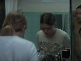 Анаис Демустье голая – Прекрасная заноза (2010)