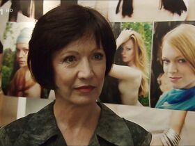 Эстер Гейслерова секси – Vražda kočky domácí (2004) #7