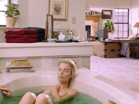 Мими Крэйвен голая, Джози Биссет секси – Майки (1992) #10