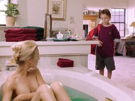 Мими Крэйвен голая, Джози Биссет секси – Майки (1992) #11