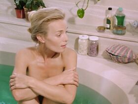 Мими Крэйвен голая, Джози Биссет секси – Майки (1992) #12