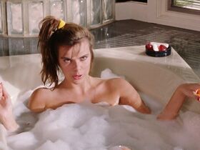 Мими Крэйвен голая, Джози Биссет секси – Майки (1992) #3