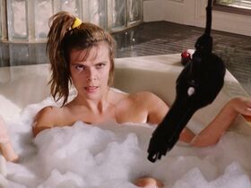 Мими Крэйвен голая, Джози Биссет секси – Майки (1992) #4