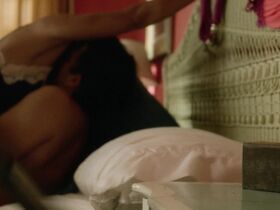 Андреа Наведо секси – Девственница s01e03 (2014) #1