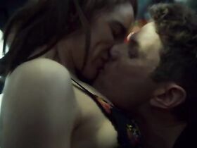 Мелани Скрофано секси – Вайнона Эрп s03e07 (2018) #1