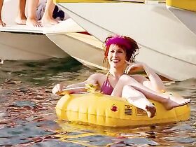 Бонни Морган секси – Пираньи 3D (2010)