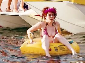 Бонни Морган секси – Пираньи 3D (2010) #4