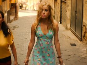 Федерика Флавони голая, Николетта Романофф голая, Микаэла Рамаццотти секси – Лучшие годы (2020) #15