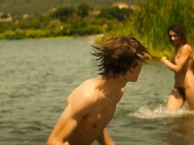 Федерика Флавони голая, Николетта Романофф голая, Микаэла Рамаццотти секси – Лучшие годы (2020) #3