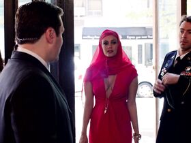 Дина Шихаби секси – Амира и Сэм (2014) #2