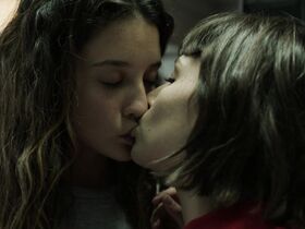 Мария Педраса секси, Урсула Корберо секси – Бумажный дом s01e08 (2017)