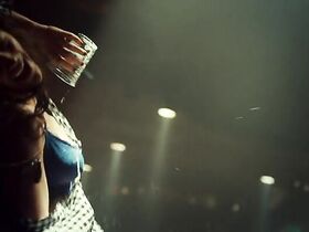 Мелани Скрофано секси – Вайнона Эрп s03e01 (2018) #6