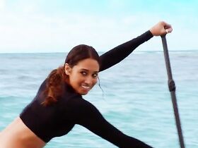 Миган Рат секси – Гавайи 5.0 s08e13 (2017) #7