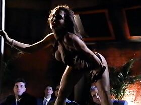 Никки Фриц голая – Там где покоится зло (1995) #1