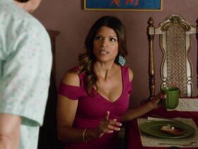 Андреа Наведо секси – Девственница s01e04 (2014) #1