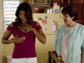 Андреа Наведо секси – Девственница s01e04 (2014) #4