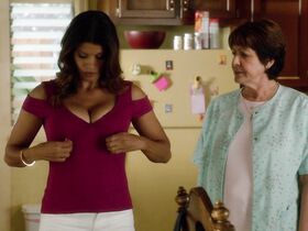 Андреа Наведо секси – Девственница s01e04 (2014)