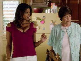 Андреа Наведо секси – Девственница s01e04 (2014) #6