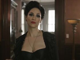 Джоан Келли секси – Крёстный отец Гарлема s01e05 (2019) #1