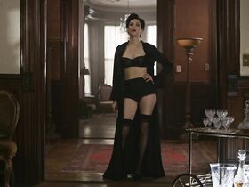 Джоан Келли секси – Крёстный отец Гарлема s01e05 (2019)