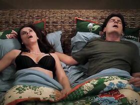 Дженнифер Тейлор секси – Два с половиной человека s07e01 (2009)