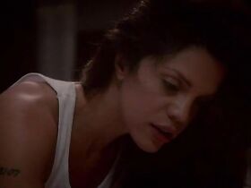 Ванесса Ферлито секси – Грейсленд s02e08 (2014) #3