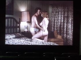 Кэтрин Бах голая – Грязное дело (1975) #5