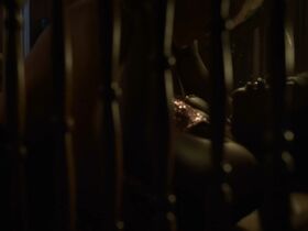 Вунми Мосаку секси, Моник Канделария голая – Страна Лавкрафта s01e04 (2020) #4