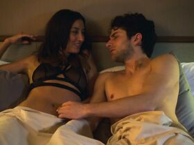 Айслинн Дербес секси, София Сисньега голая – Дом цветов s01e11 (2019) #10